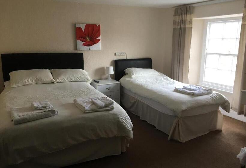 חדר משפחתי, The Buck Inn