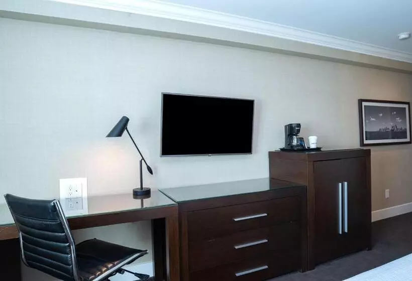 キングサイズベッドのスタンダードルーム, Sandman Hotel Oakville