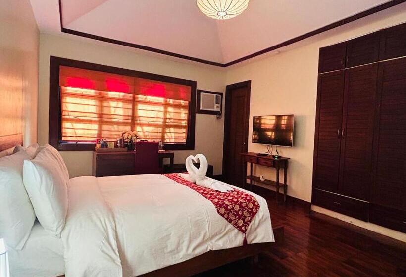 디럭스 룸, Sheridan Boutique Resort Iloilo