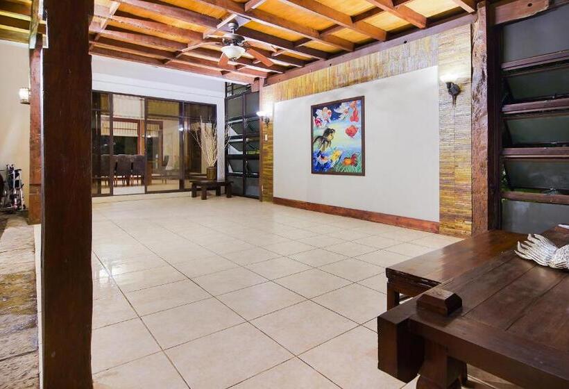 سوییت جونیور, Sheridan Boutique Resort Iloilo