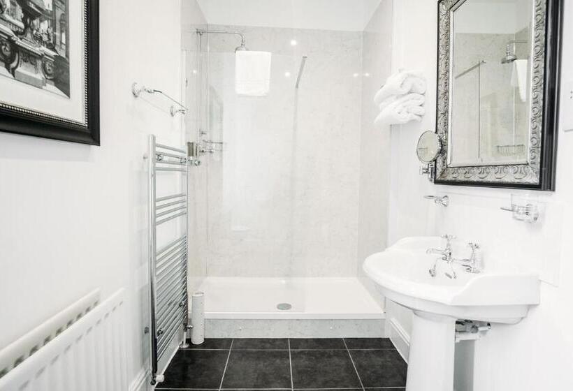 סוויטת ג'וניור, The Town House