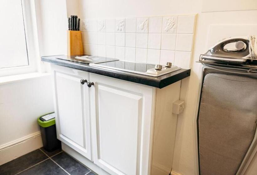 סוויטת ג'וניור, The Town House