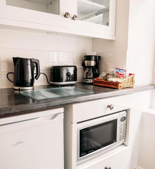 סוויטת ג'וניור, The Town House