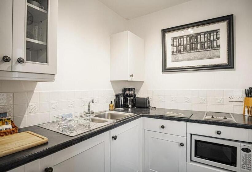 סוויטה אקזקיוטיב, The Town House