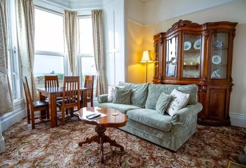 海の見える１ベッドルームアパートメント, The Town House
