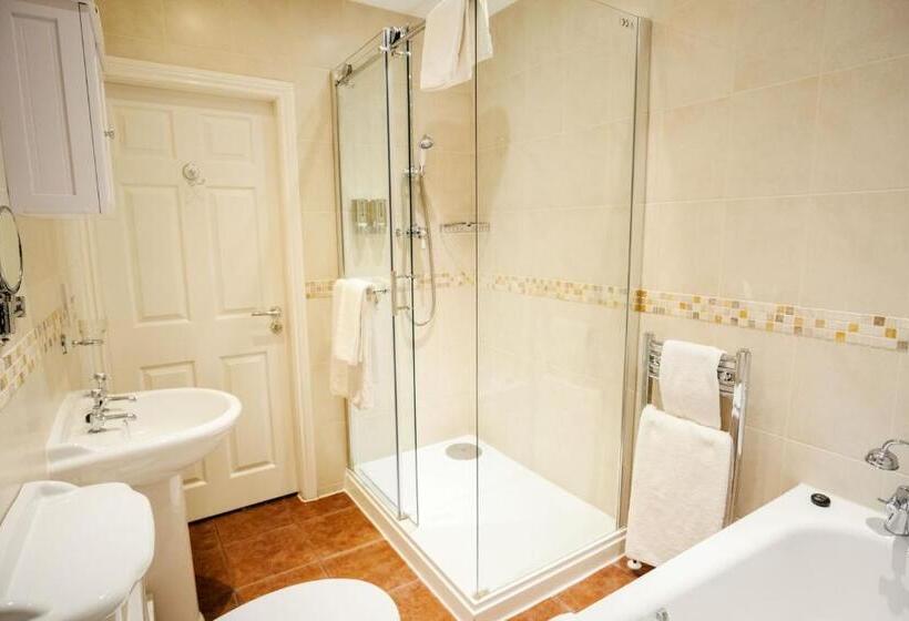 דירת שני חדרים, The Town House