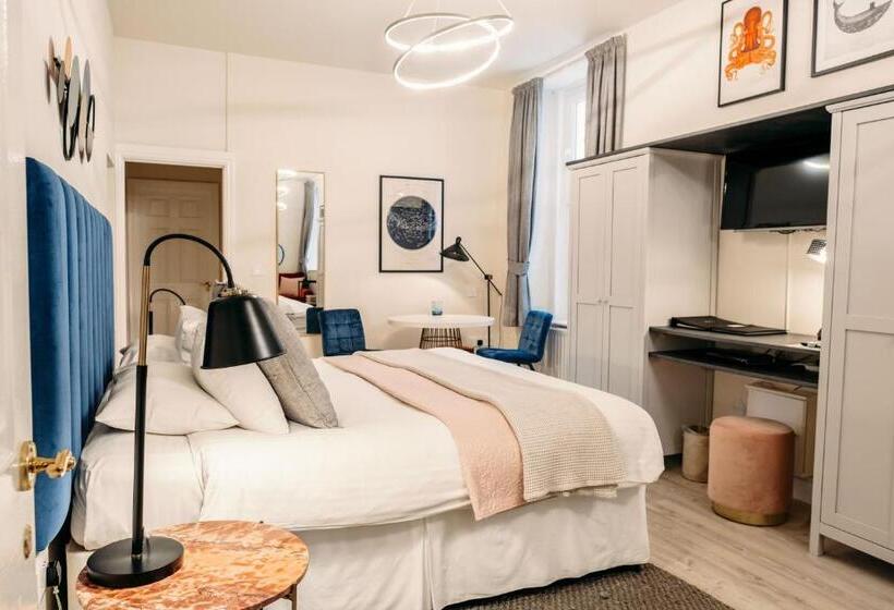 סוויטת ג'וניור, The Town House