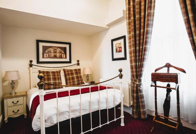 דירת חדר נוף לים, The Town House