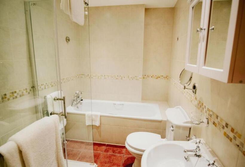 דירת שני חדרים, The Town House