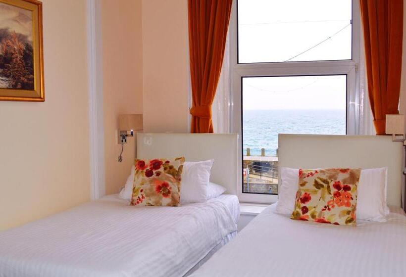 דירת שני חדרים, The Town House