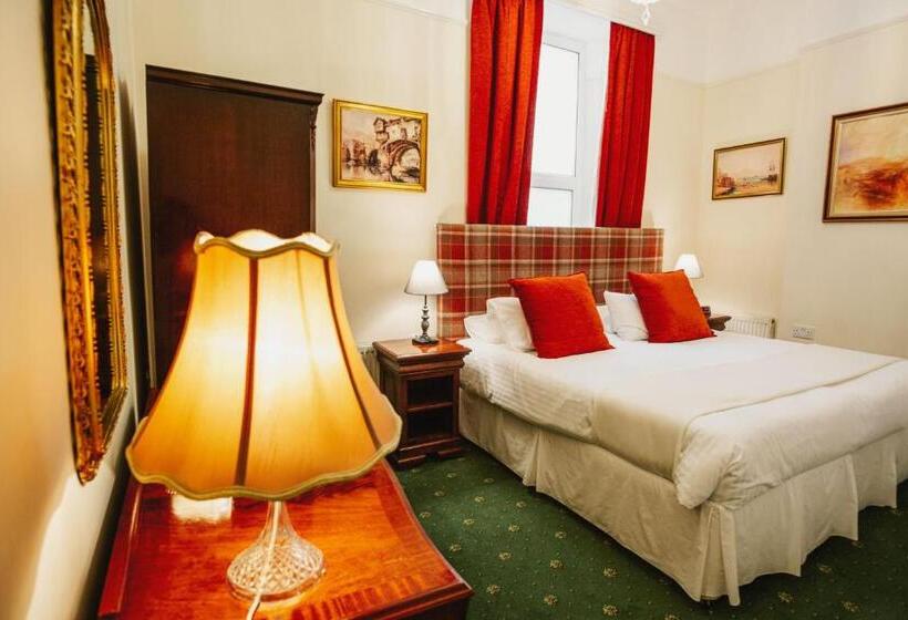 דירת שני חדרים, The Town House