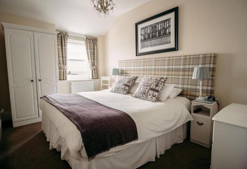 דירת חדר, The Town House