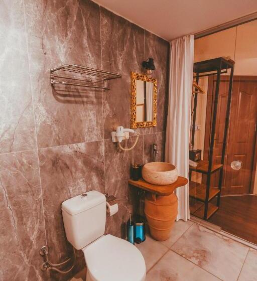 标准间, Pigeon Valley Stone House