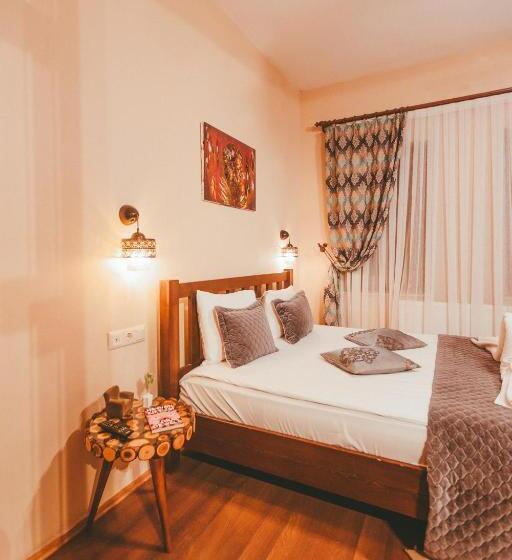 标准间, Pigeon Valley Stone House