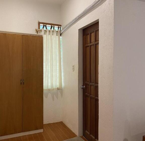 חדר סטנדרט לשלושה עם חדר אמבטיה משוף, Tahanan Resort