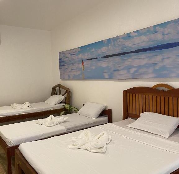 חדר סטנדרט לשלושה עם חדר אמבטיה משוף, Tahanan Resort