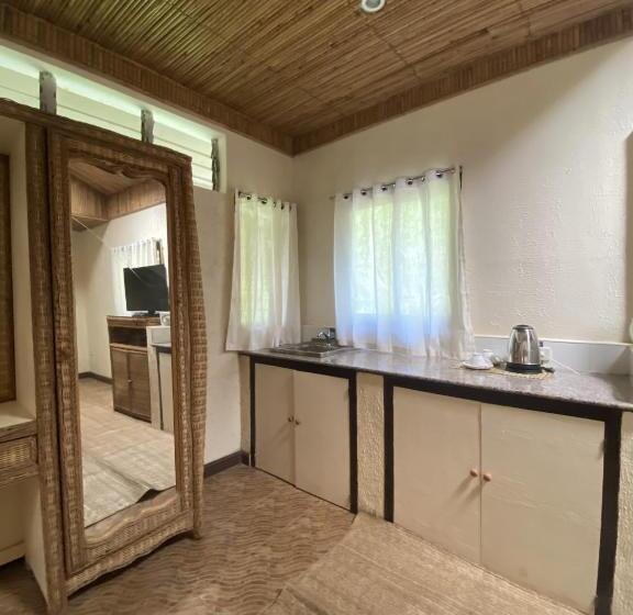 디럭스 룸 킹사이즈 침대, Tahanan Resort