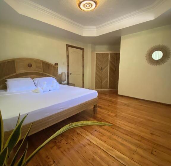 מיטת קינג בסוויטה, Tahanan Resort