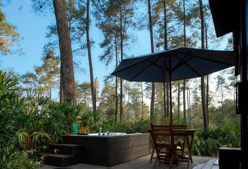 Deluxe Suite, Bobocabin Cikole, Bandung