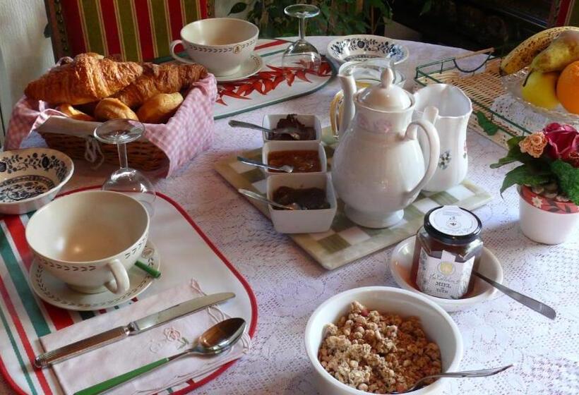 Номер Стандарт Вид на Горы, Chambre Chez Sylvie