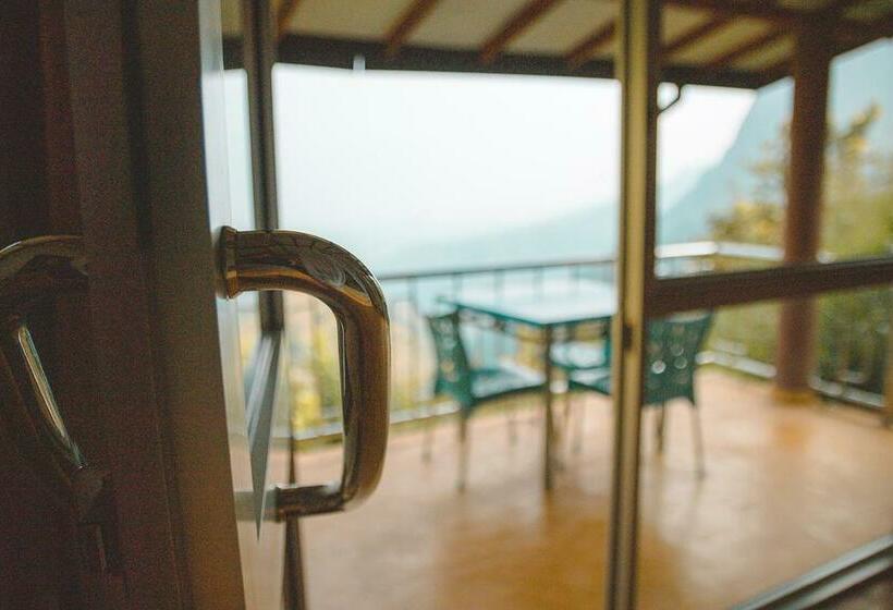 스탠다드 룸 킹사이즈 침대, Green Hill