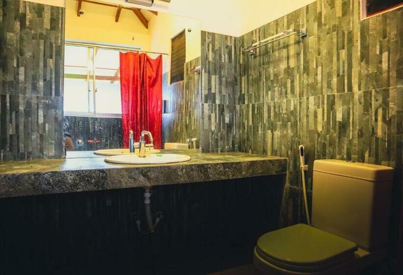 스탠다드 룸 킹사이즈 침대, Green Hill