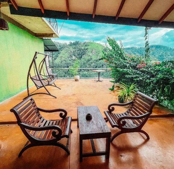 패밀리 룸, Green Hill