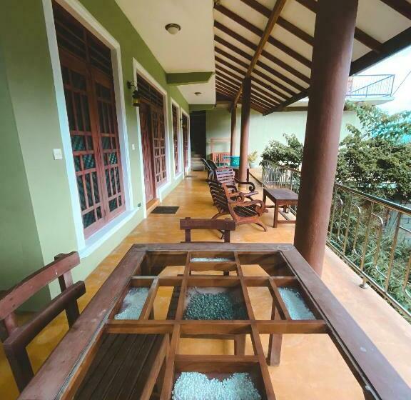 패밀리 룸, Green Hill