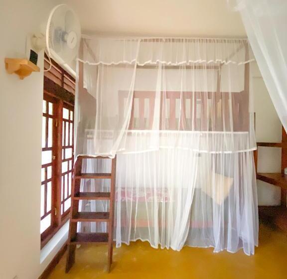 패밀리 룸, Green Hill