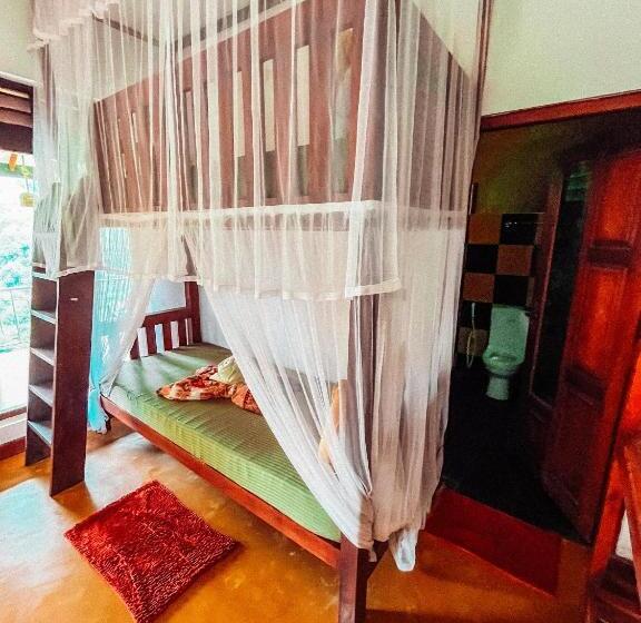 패밀리 룸, Green Hill