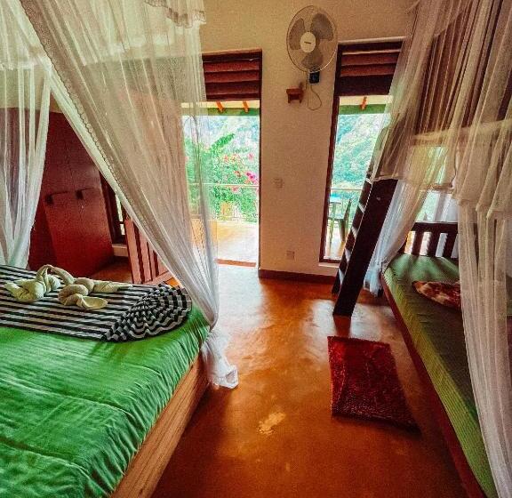 패밀리 룸, Green Hill