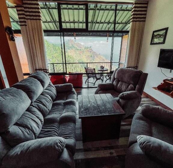 스탠다드 룸 킹사이즈 침대, Green Hill