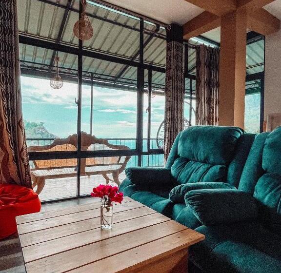 수피리어 패밀리 룸, Green Hill