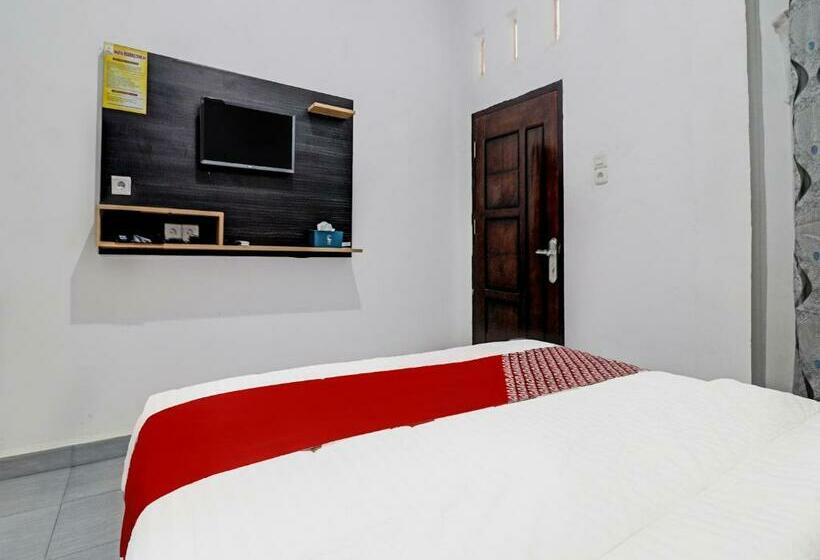 Delüks Oda, Oyo 91203 Naufal Residence Syariah