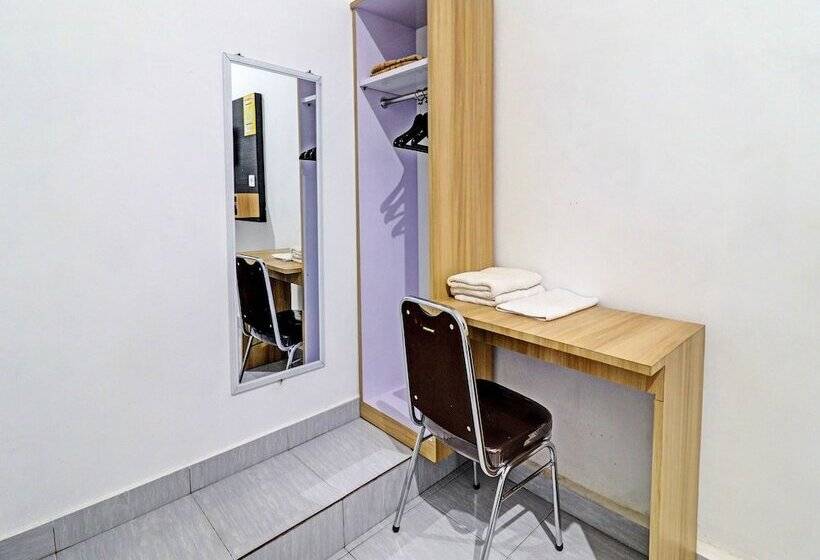 Delüks Oda, Oyo 91203 Naufal Residence Syariah