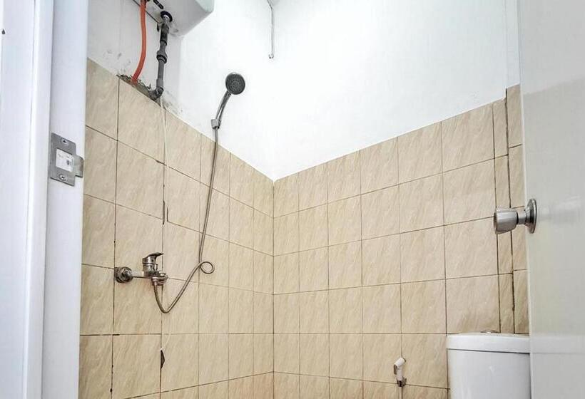 غرفة ديلوكس, Shekinah Homestay & Cafe Waikabubak Mitra Reddoorz