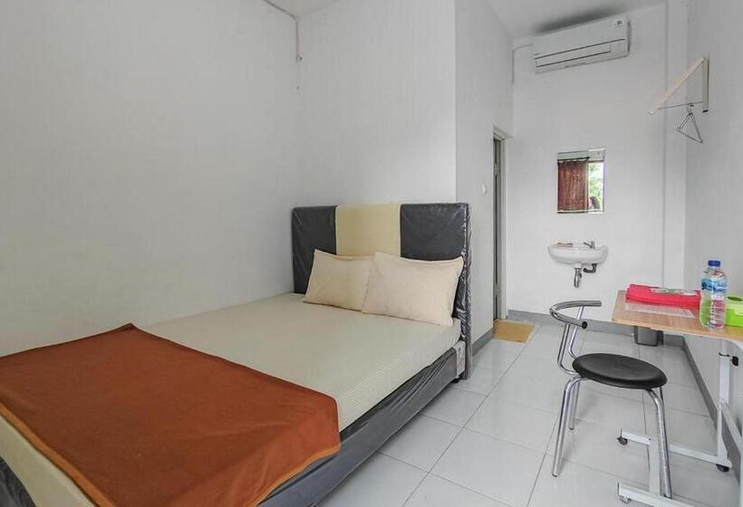 غرفة ديلوكس, Shekinah Homestay & Cafe Waikabubak Mitra Reddoorz