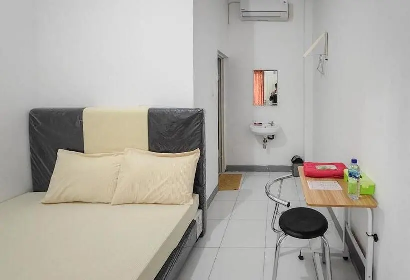デラックスルーム, Shekinah Homestay & Cafe Waikabubak Mitra Reddoorz