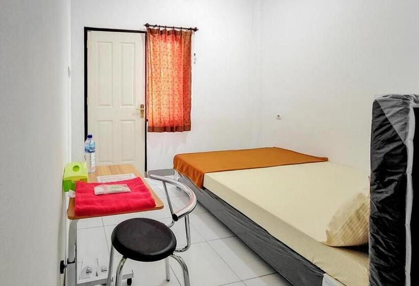 غرفة ديلوكس, Shekinah Homestay & Cafe Waikabubak Mitra Reddoorz