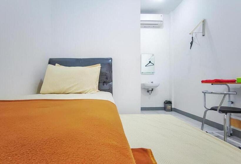 غرفة ديلوكس, Shekinah Homestay & Cafe Waikabubak Mitra Reddoorz