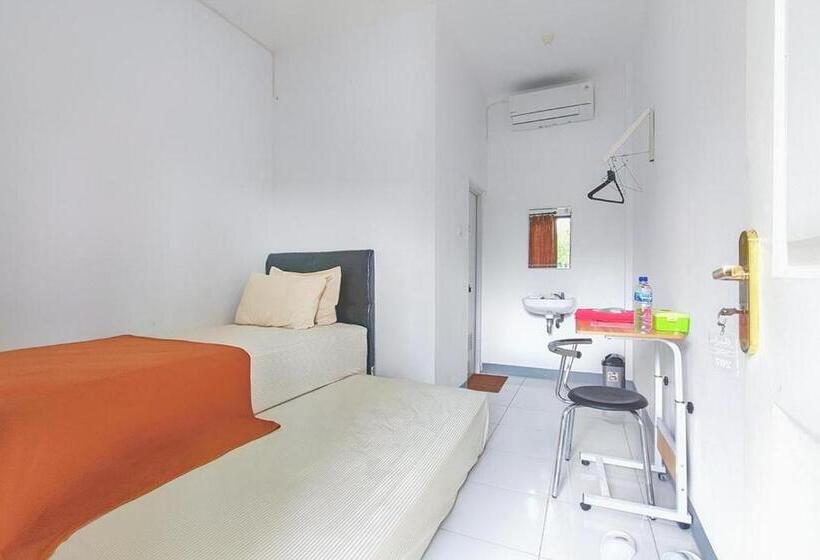 غرفة ديلوكس, Shekinah Homestay & Cafe Waikabubak Mitra Reddoorz