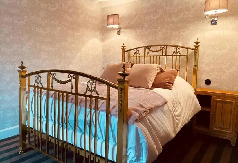 Quarto superior, Auberge D Inxent