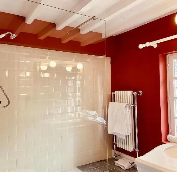 Quarto superior, Auberge D Inxent