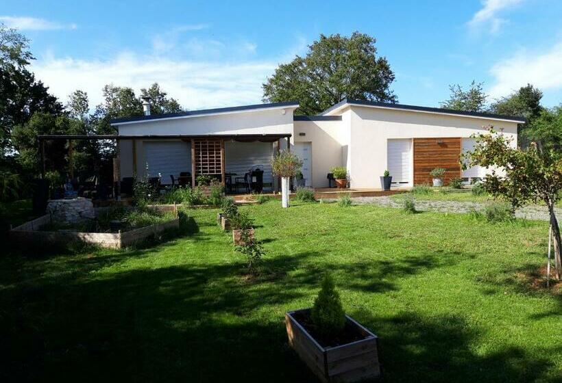 ガーデンビュースタンダードルーム, Chambres D Hôtes à Raveau