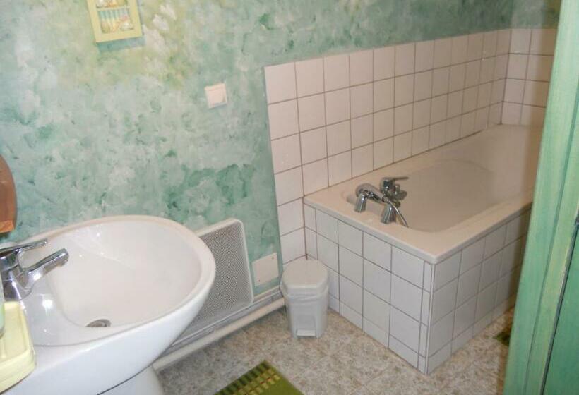 غرفة قياسية, Ferme Les Rousseaux