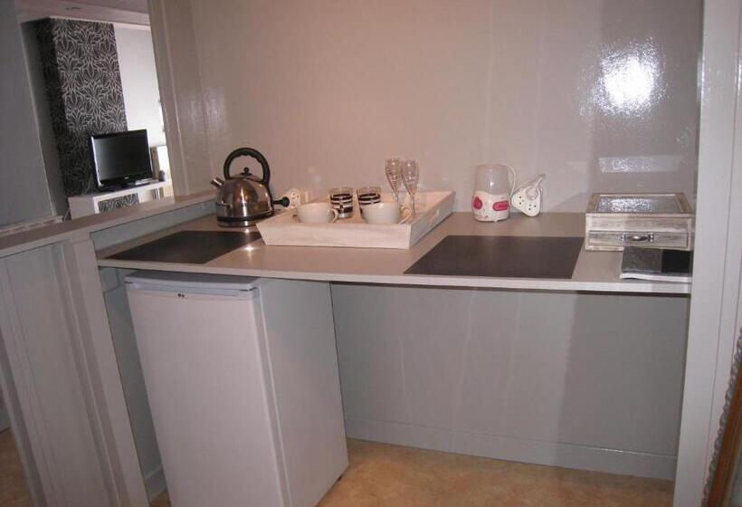 Standard room with outdoor bath, La Chambre D Amis La Costignieres