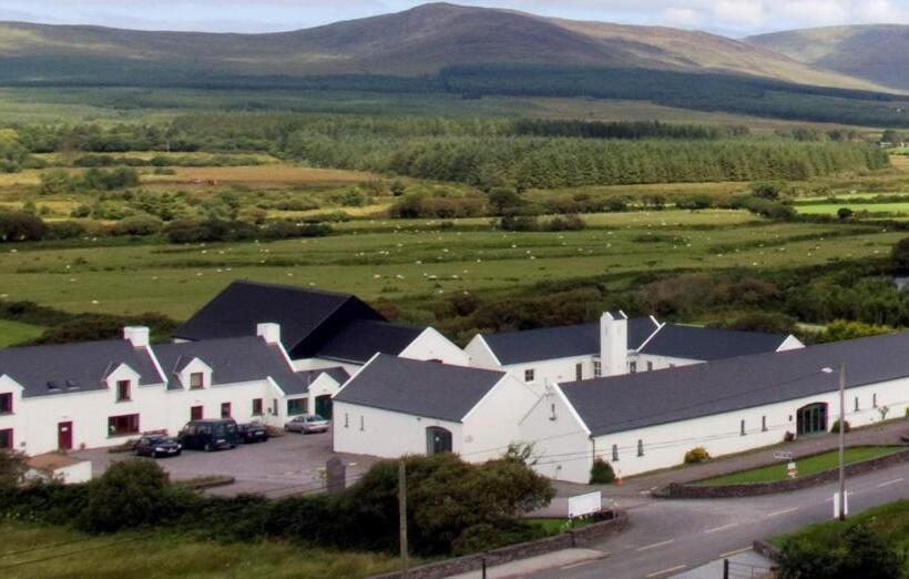 Standard room with outdoor bath, Brú Na Dromoda/dromid Hostel