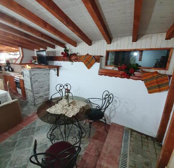 סטודיו דלוקס, Kashtata S Paraklisa