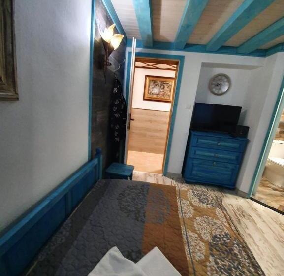 חדר סטנדרט לשלושה, Kashtata S Paraklisa