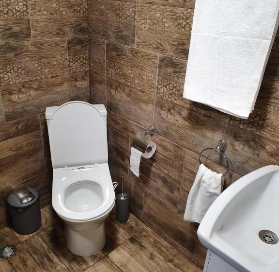 חדר סטנדרט לשלושה, Kashtata S Paraklisa